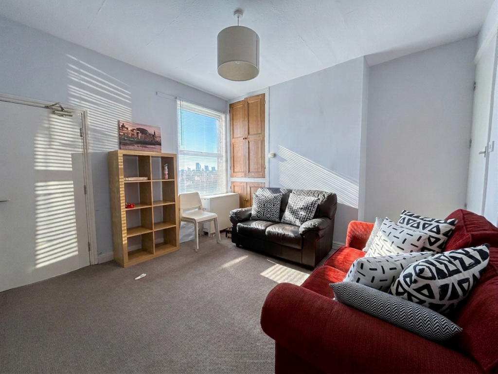 House in Nottingham, Dunkirk - View 2