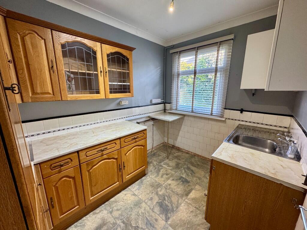 House in Gillingham, Twydall - More