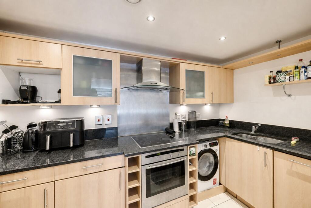 Apartment in London - View 5