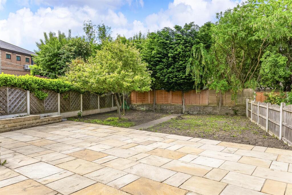 Leeds Road, Rawdon - View 5