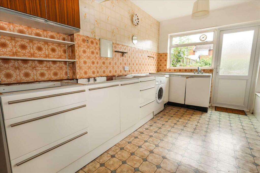 Mercian Way, Cippenham, Slough photo 3