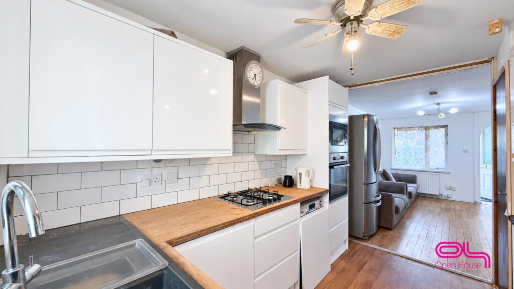 House in Bolton, Daubhill - More