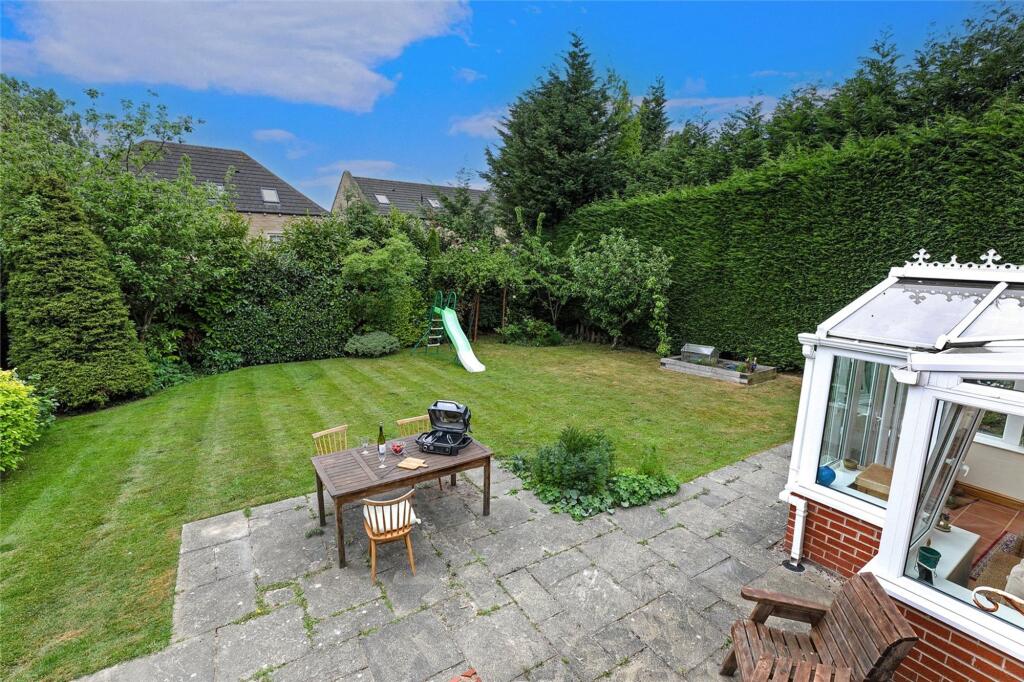 Woodthorpe Lane, Wakefield, WF2 photo 4