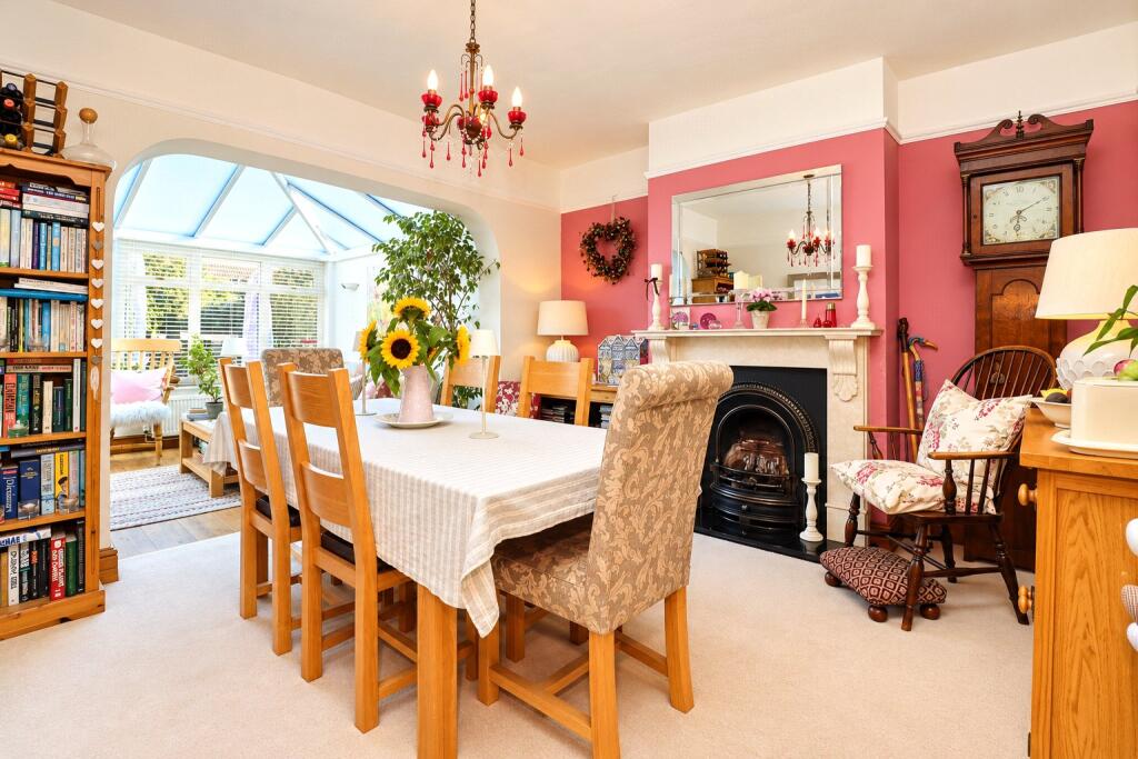House in Woking, Surrey - View 5