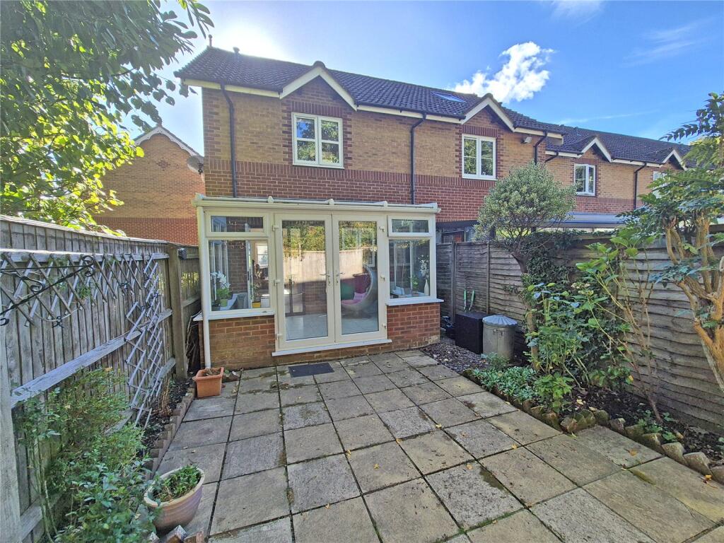 Vicarage Gardens, Hordle, Lymington, Hampshire, SO41 photo 2