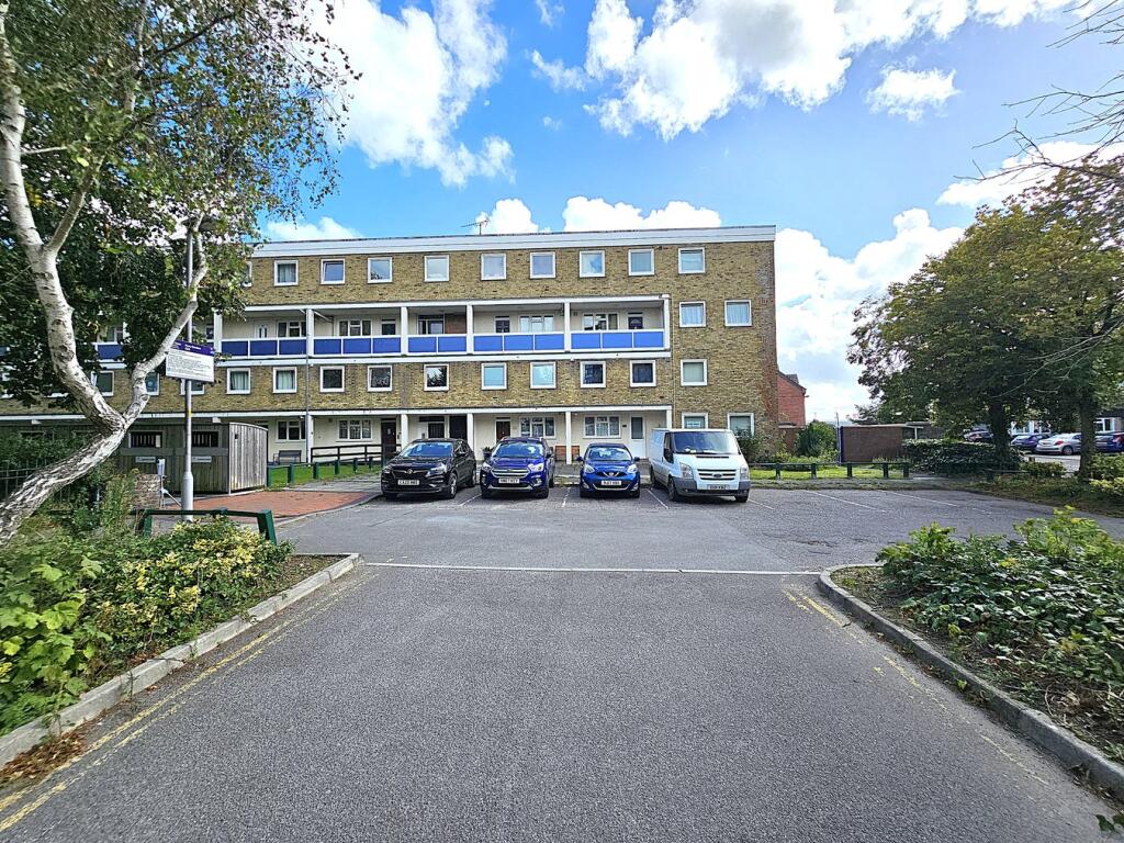 Apartment in Poole - More