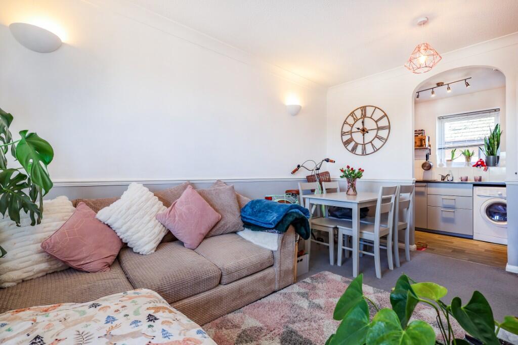 Linden Drive, Liss, Hampshire, GU33 photo 3