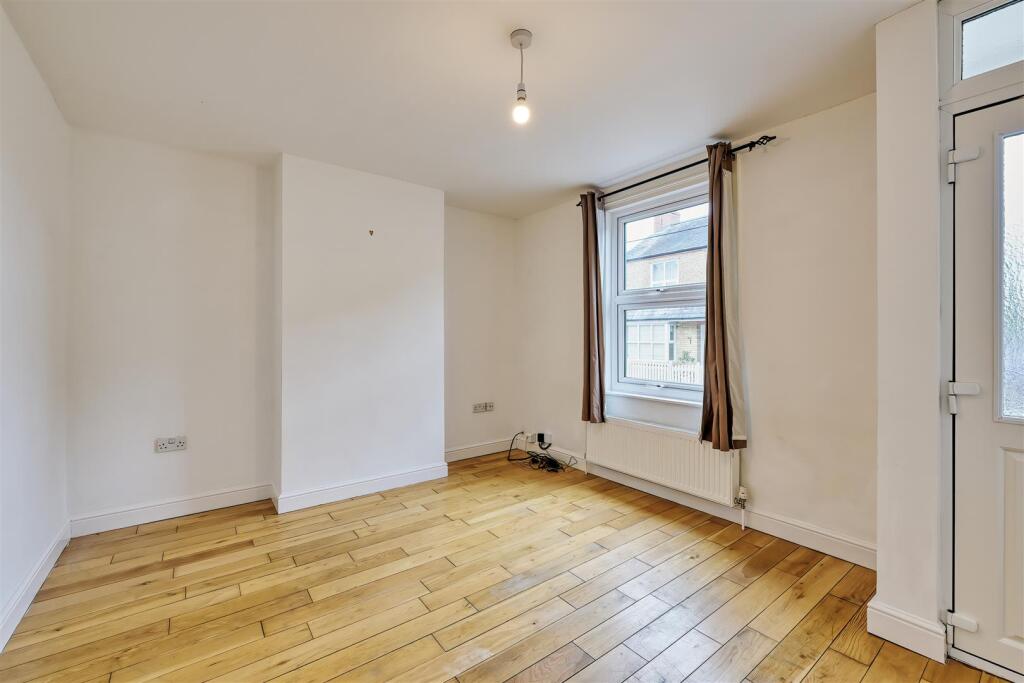 Gordon Road, Oundle, Peterborough, Northamptonshire, PE8 photo 3