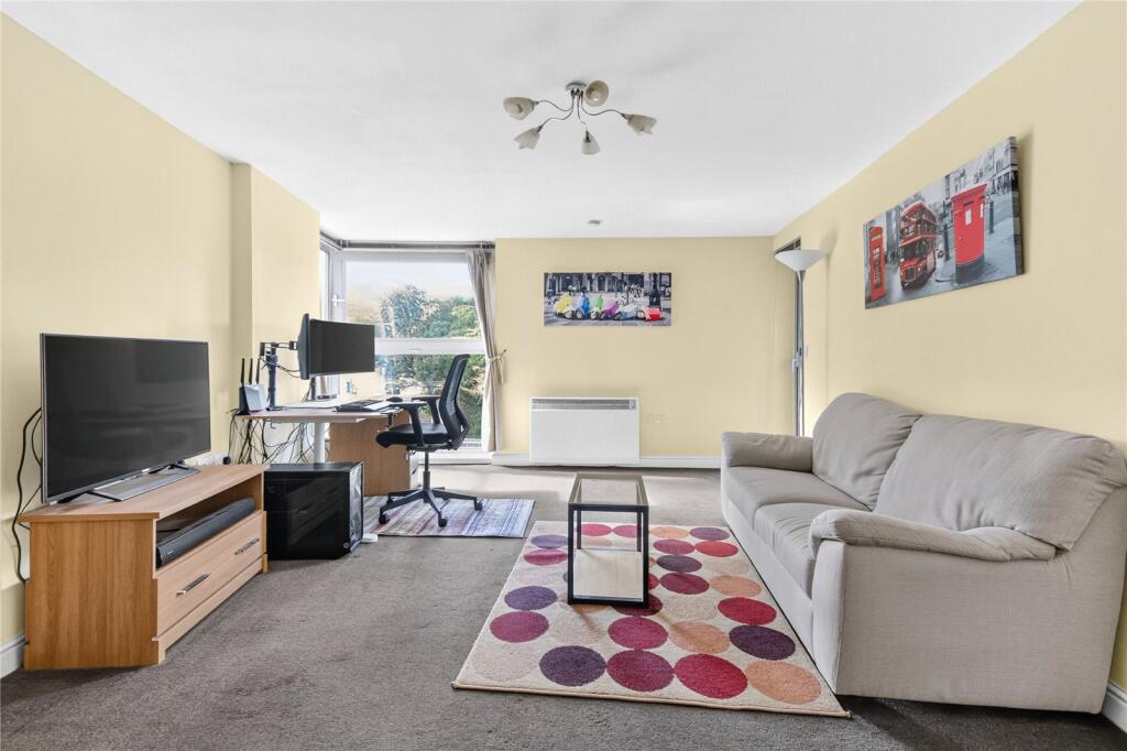 Apartment in Bracknell - View 3