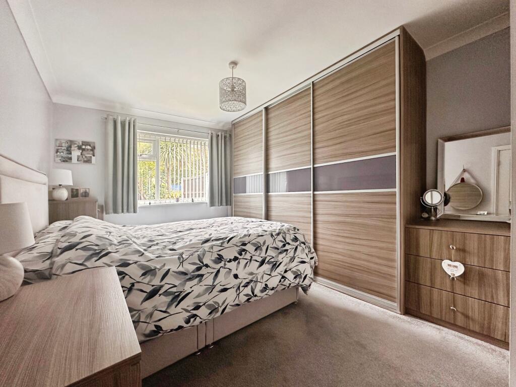 House in Leeds, Well Hill, Morley - More