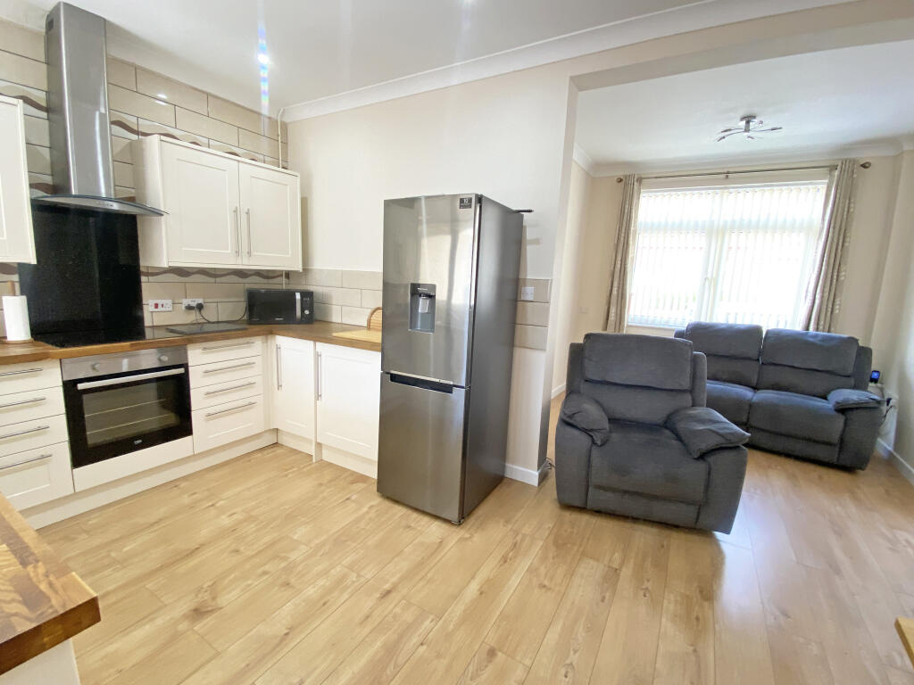 Brynview Avenue, Ystrad Mynach, Hengoed, CF82 7DB photo 4
