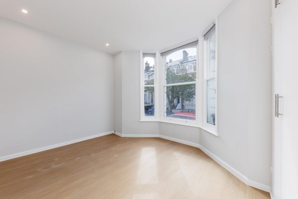 Apartment in London - More