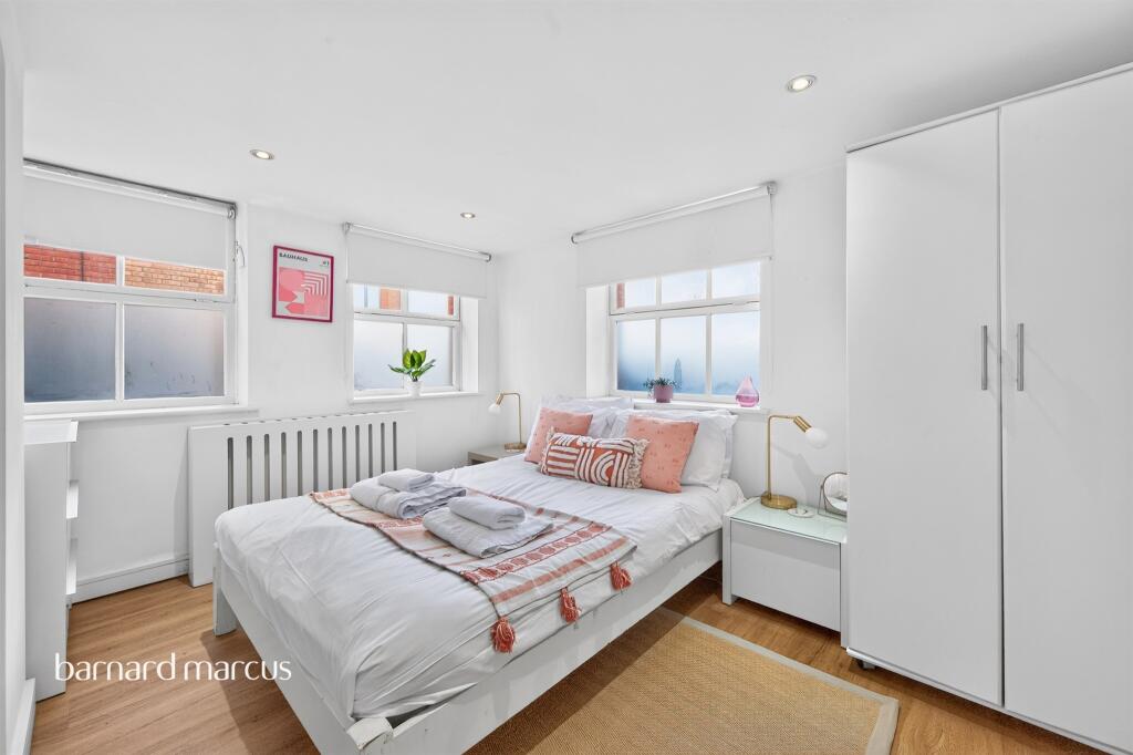 Apartment in London - View 5
