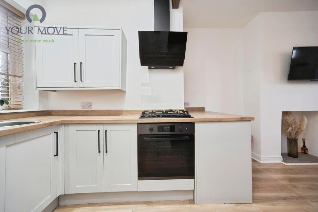 House in Bradford, Denholme - More