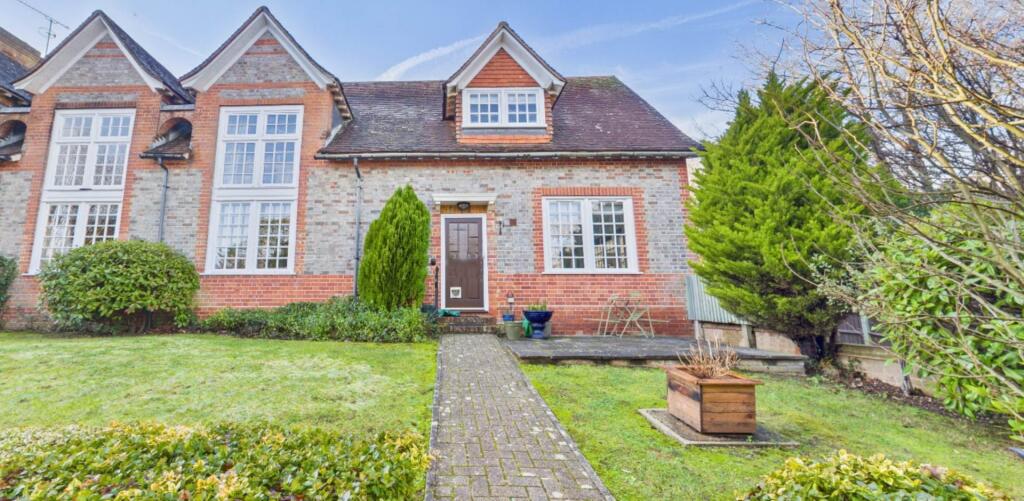 Main image of property: Pangbourne - Walk to train to London & Oxford, shops, restaurants