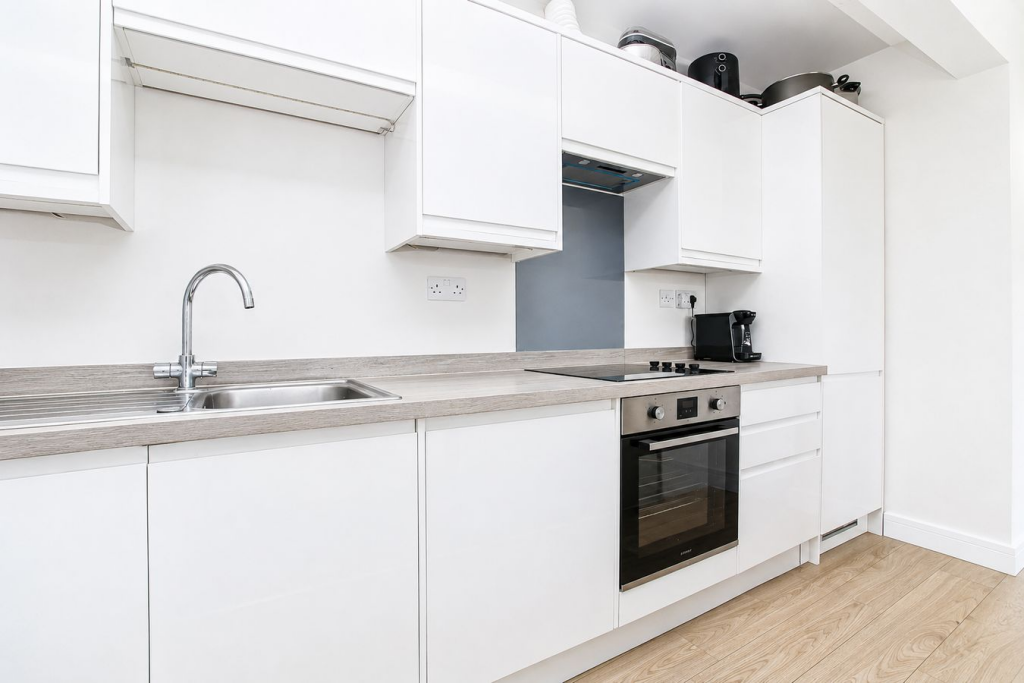 Apartment in Spelthorne, Surrey - More