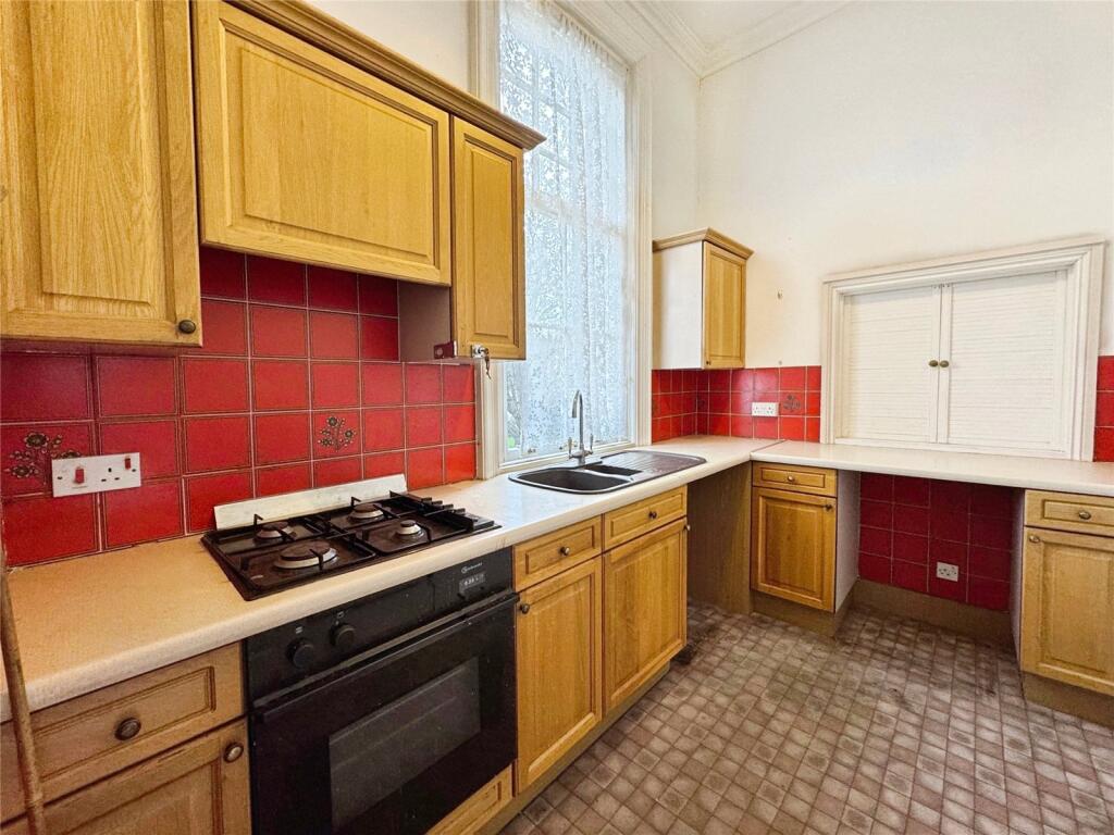 Flat 4, Furze Croft, Gresham Way, St. Leonards-on-Sea, East Sussex, TN38 photo 3