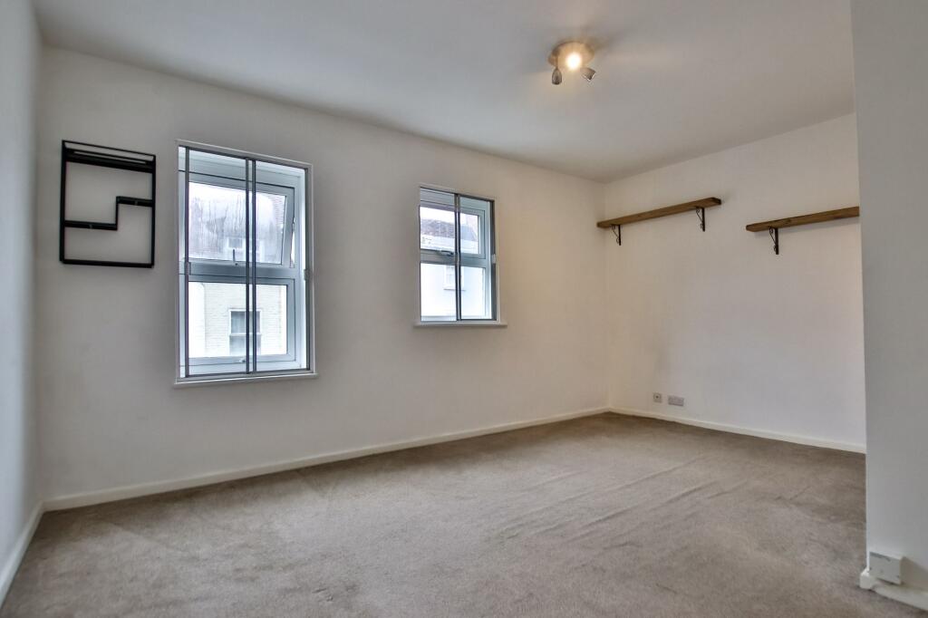 Apartment in Worcester - View 3