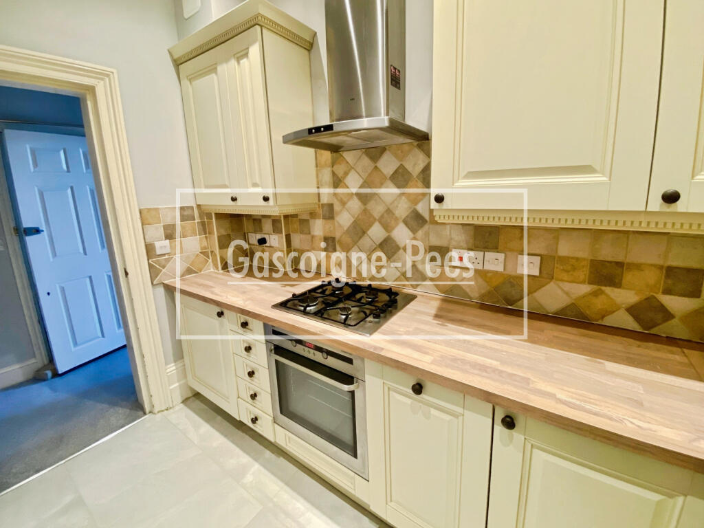 Apartment in Guildford, Surrey - View 3
