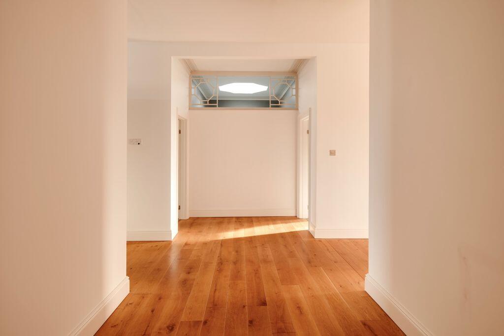 Apartment in Bristol, Sneyd Park - View 4