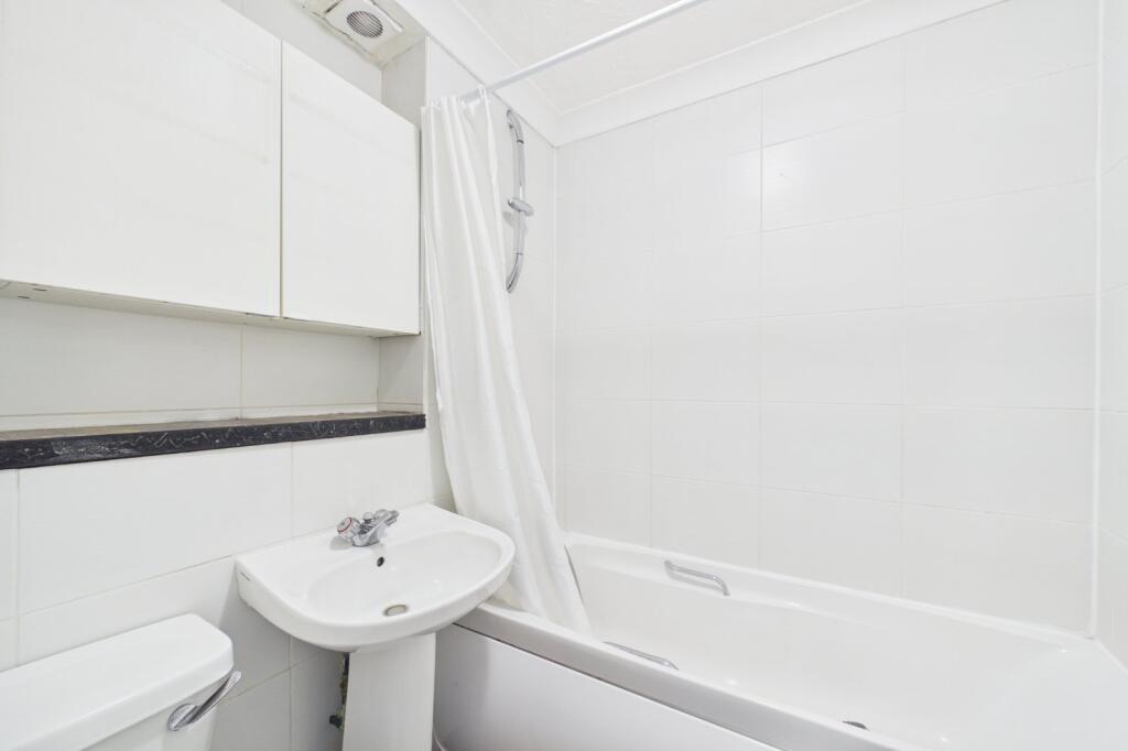 Apartment in Reading - View 4