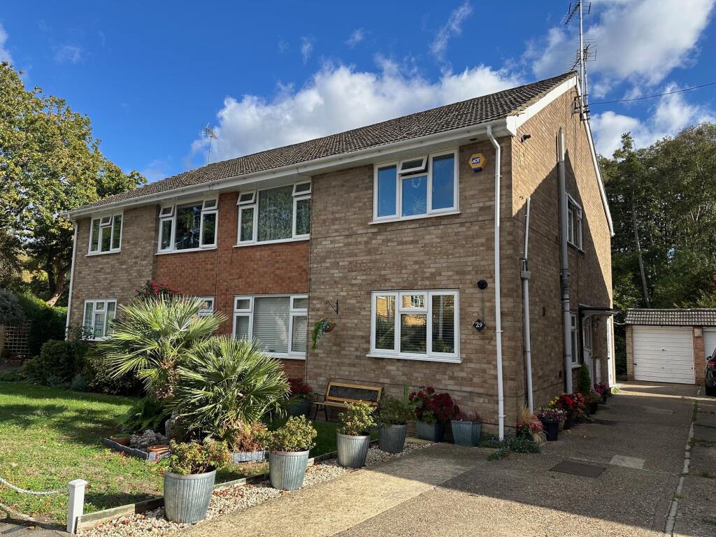 2-bed flat on Prince Andrew Way, Ascot, Bracknell Forest, £300,000
