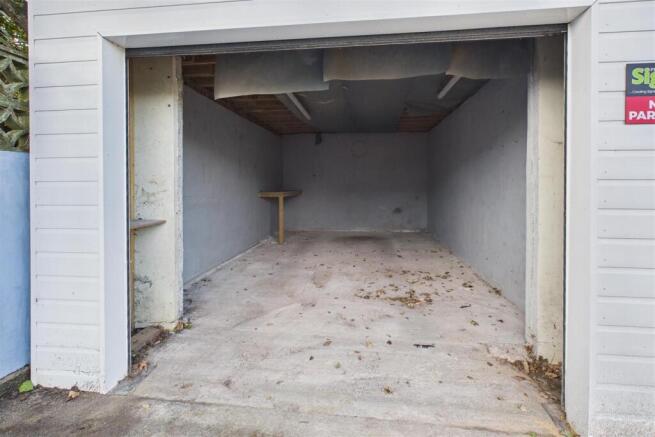 Garage 1.