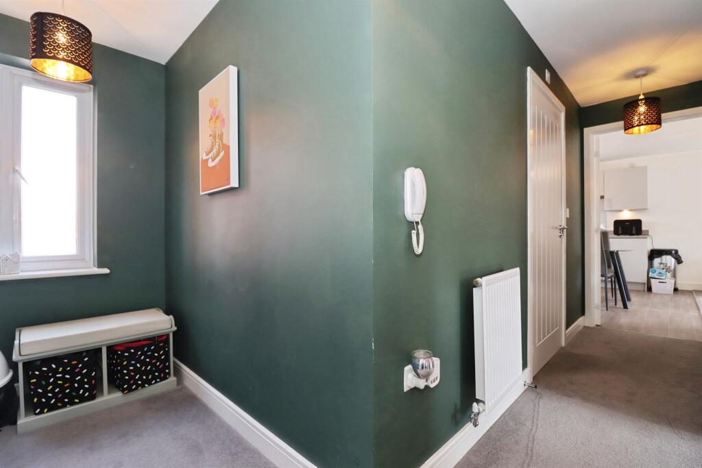 Apartment in Bristol, Emersons Green - View 3