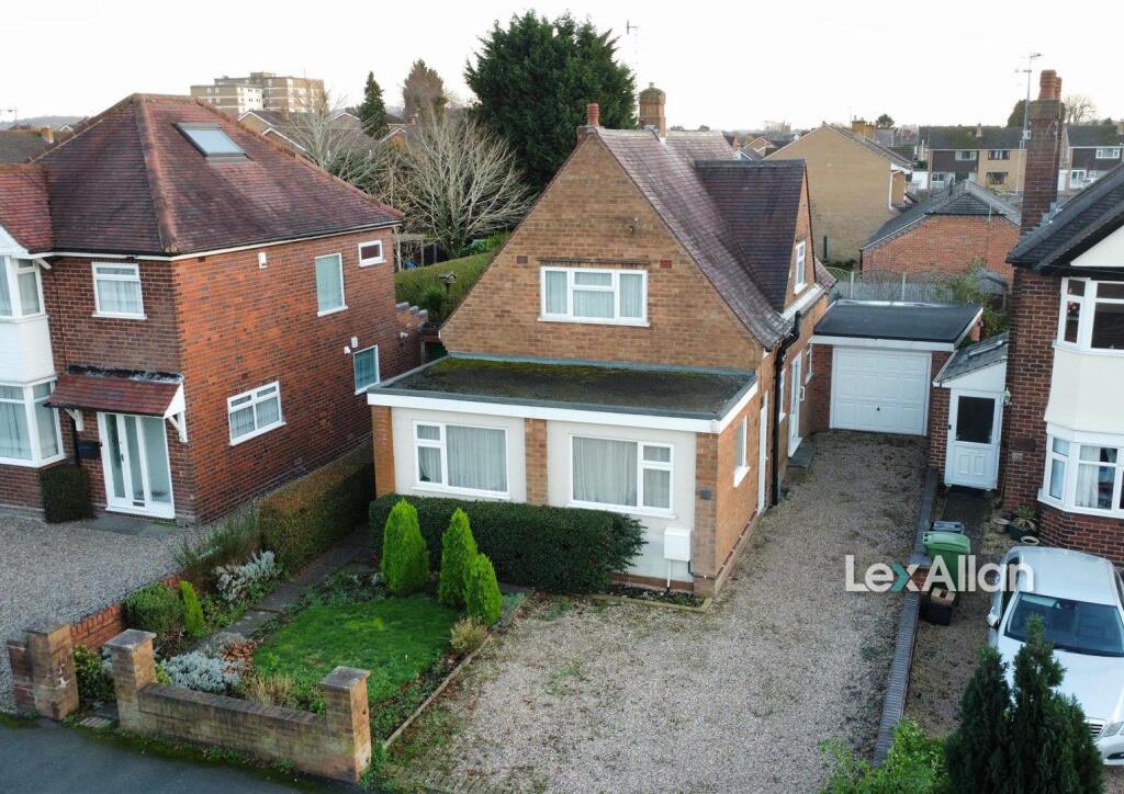 3-bed detached on Wentworth Road, Stourbridge, £325,000