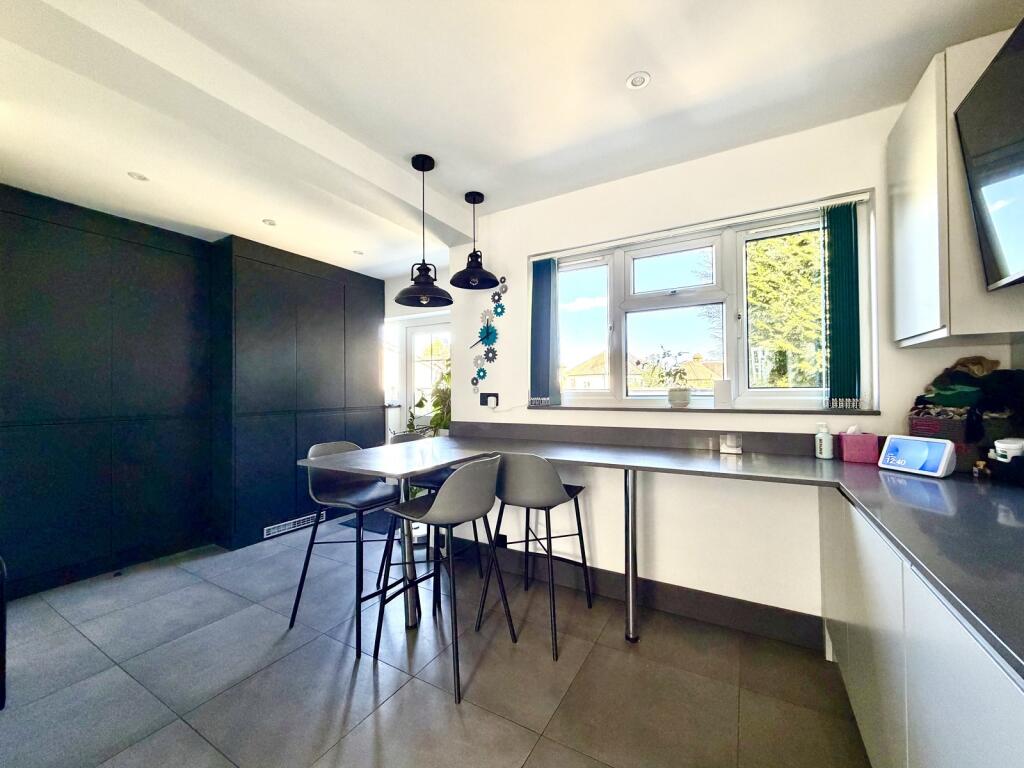 House in London, Royal Borough of Kingston upon Thames - View 3