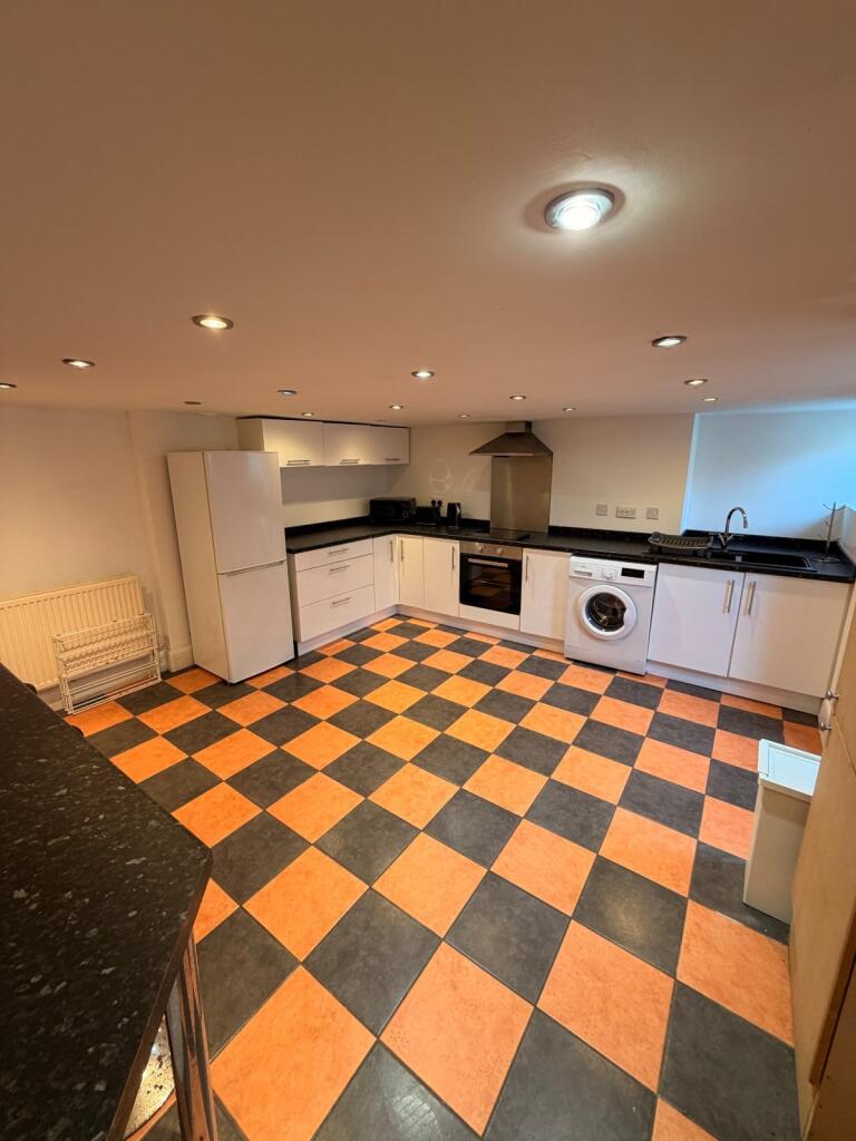 House in Huddersfield - View 4