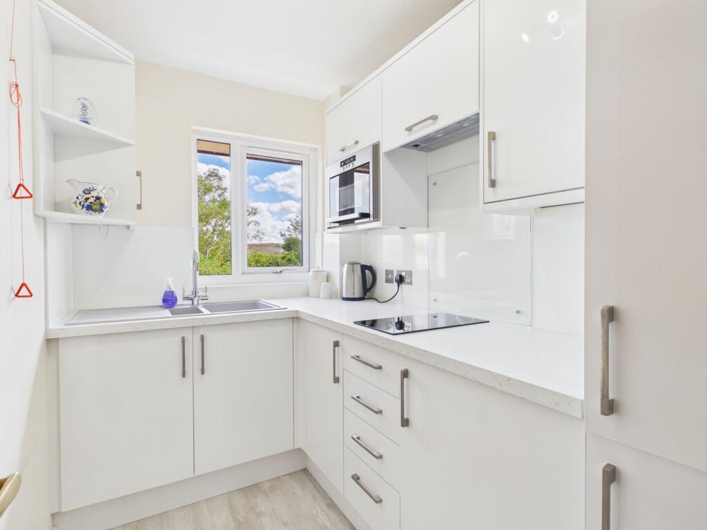 Apartment in Towcester, West Northamptonshire - View 3
