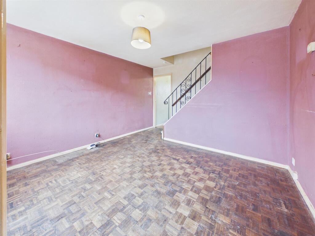 Kentwood Close, Tilehurst, Reading photo 3
