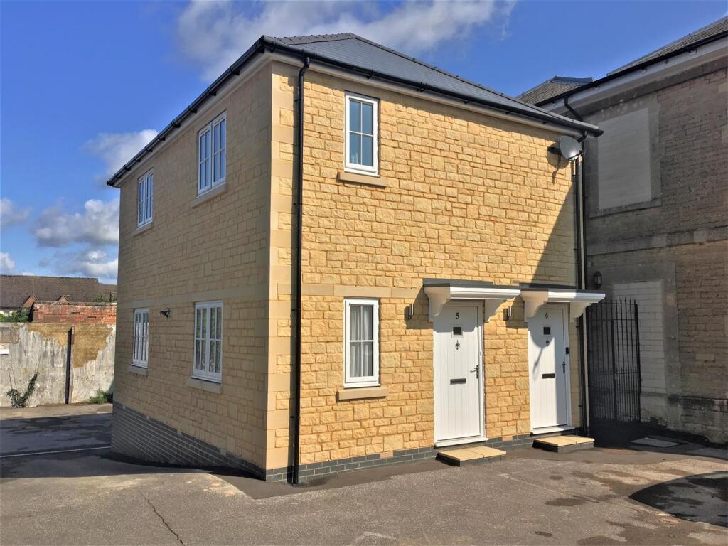 Main image of property: 12 The Causeway, Chippenham
