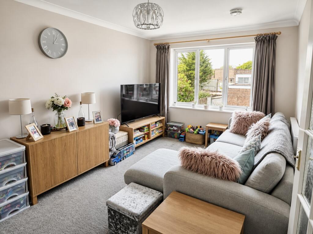 Apartment in Adur, West Sussex - More