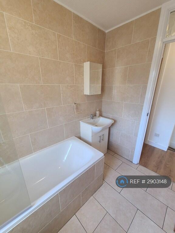 House in Bromley - View 5