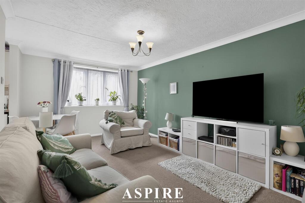 Apartment in Castle Point, Benfleet - View 2