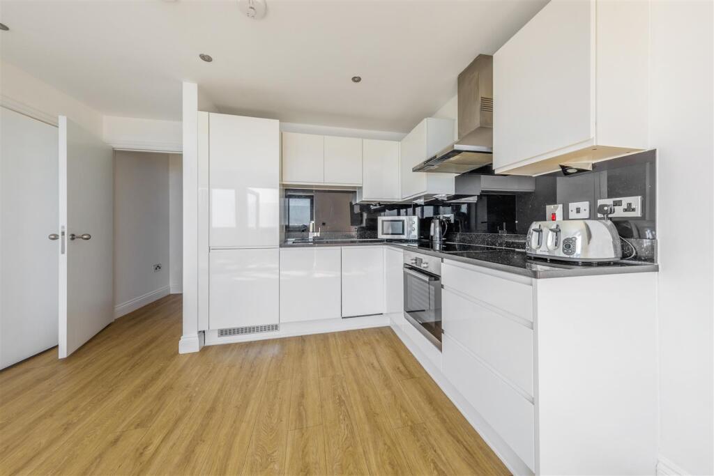 Apartment in Hove, Brighton and Hove - View 5