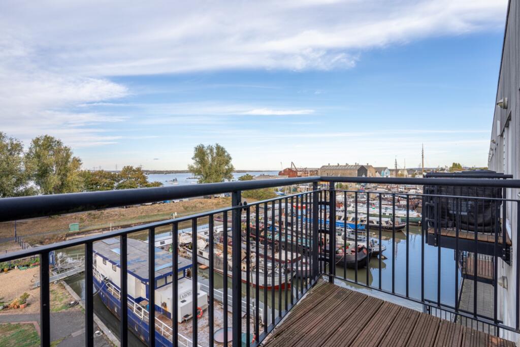 Apartment in Dartford - View 3