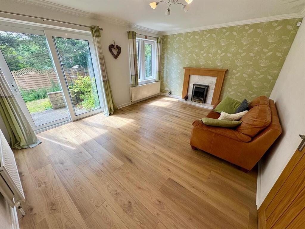 House in Bradford, Hill Top, Upper Pikeley - View 2