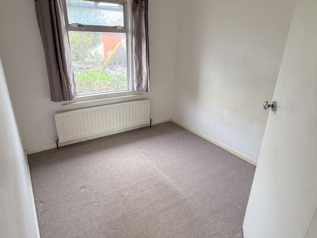 House in Thatcham, West Berkshire - More