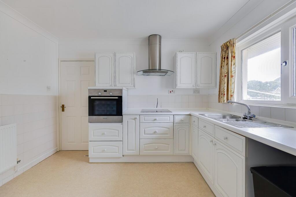 Longmeadow Drive, Dinas Powys, The Vale Of Glamorgan. CF64 4TA photo 4