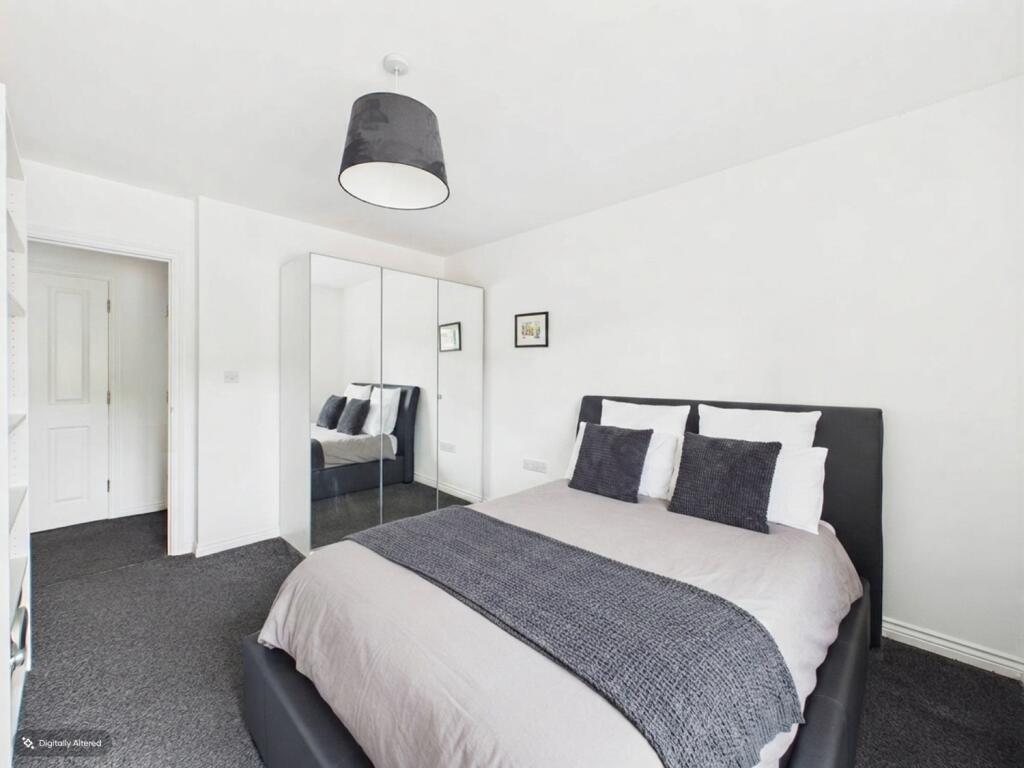 Apartment in Rochester - More