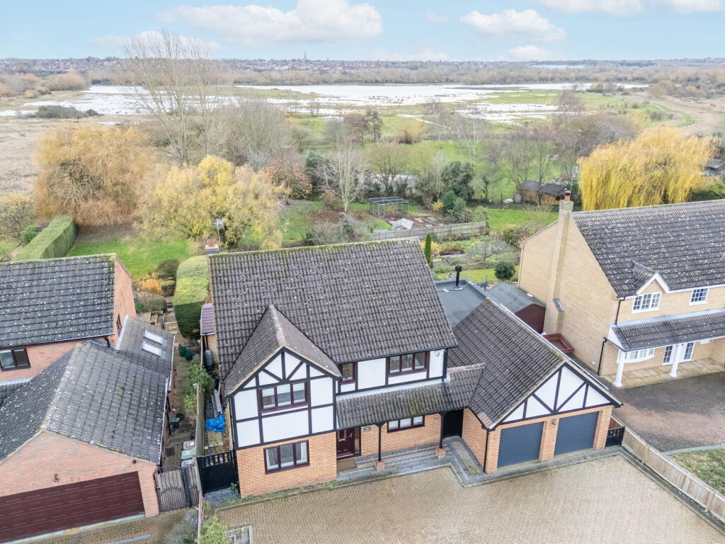 Main image of property: Lake View, Meadow Way, Irthlingborough, NN9 5RS