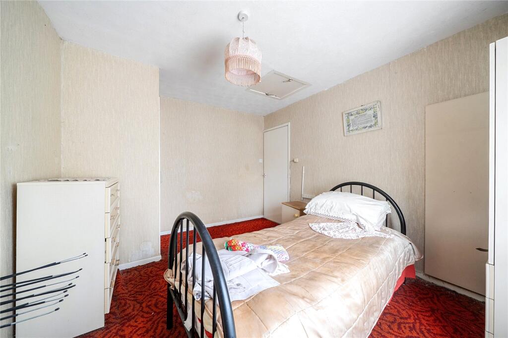 Harts Hill Road, Thatcham - More