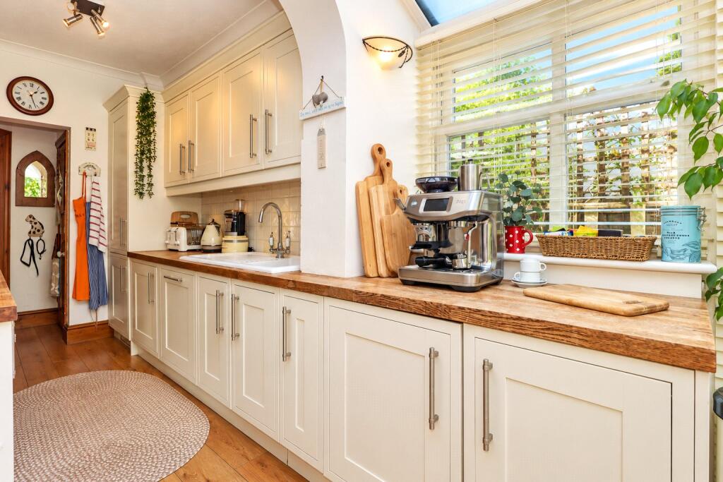House in Woking, Surrey - View 4