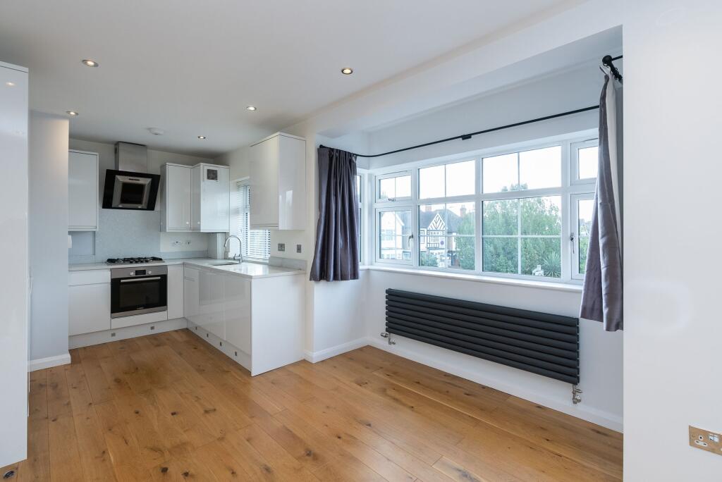 Apartment in Kingston upon Thames - View 2