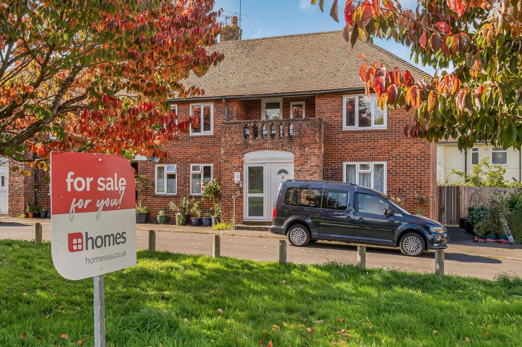 2-bed flat on Butts Road, Alton, Hampshire, £259,950