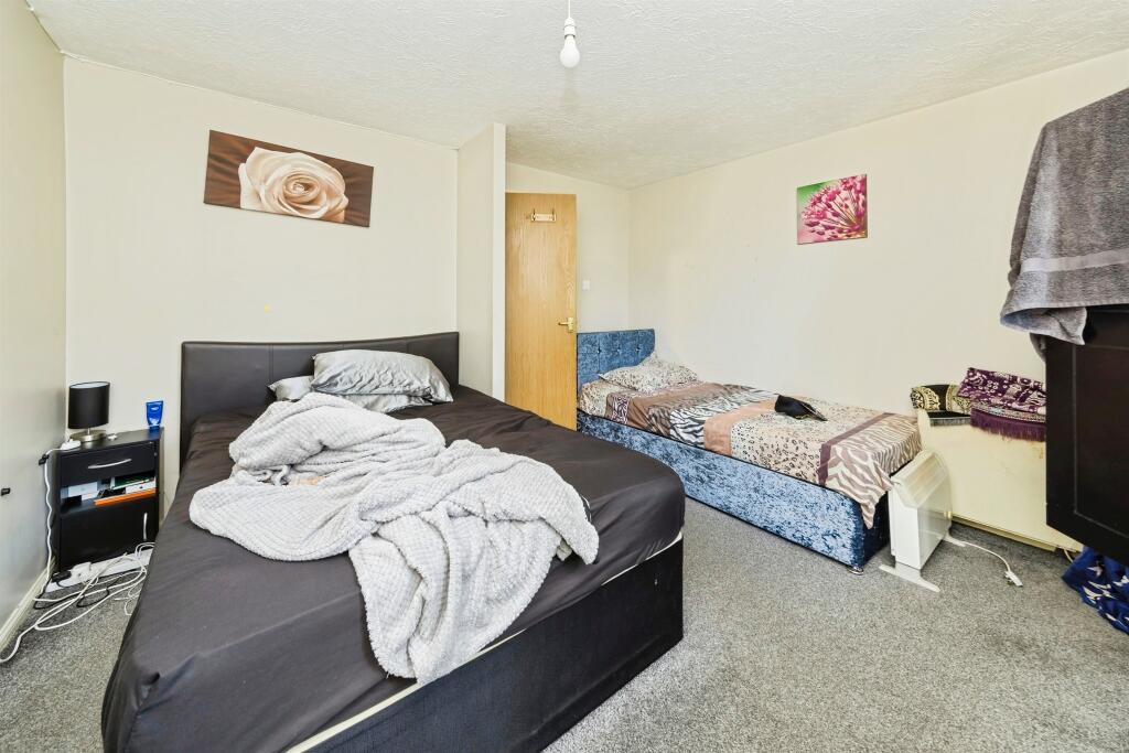 Apartment in Crawley, Maidenbower, Worth - More