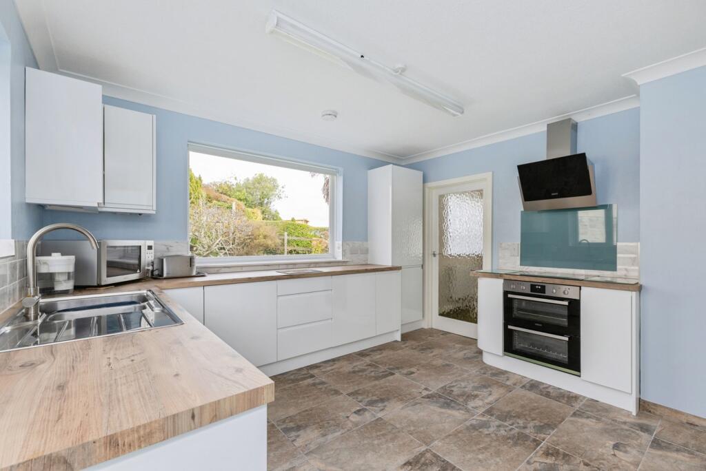 House in Teignbridge, Dawlish - More